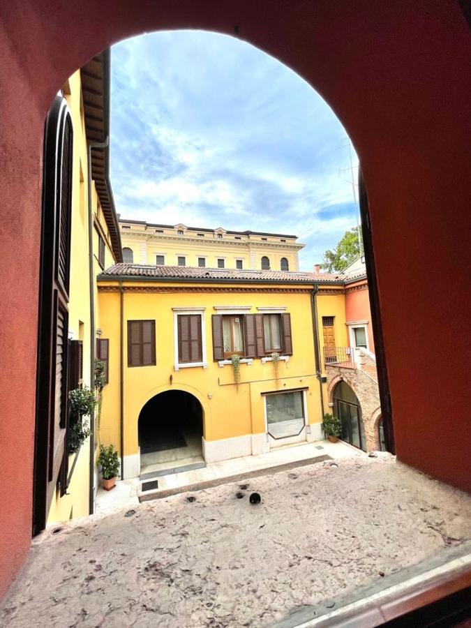 Domus Verona - Ampia Moderna Casa Su 2 Piani Nel Cuore Di Верона Екстериор снимка